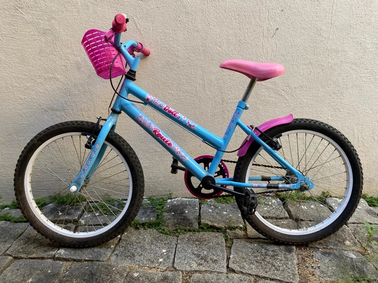 Bicicleta infantil rosa e azul - Foto 4