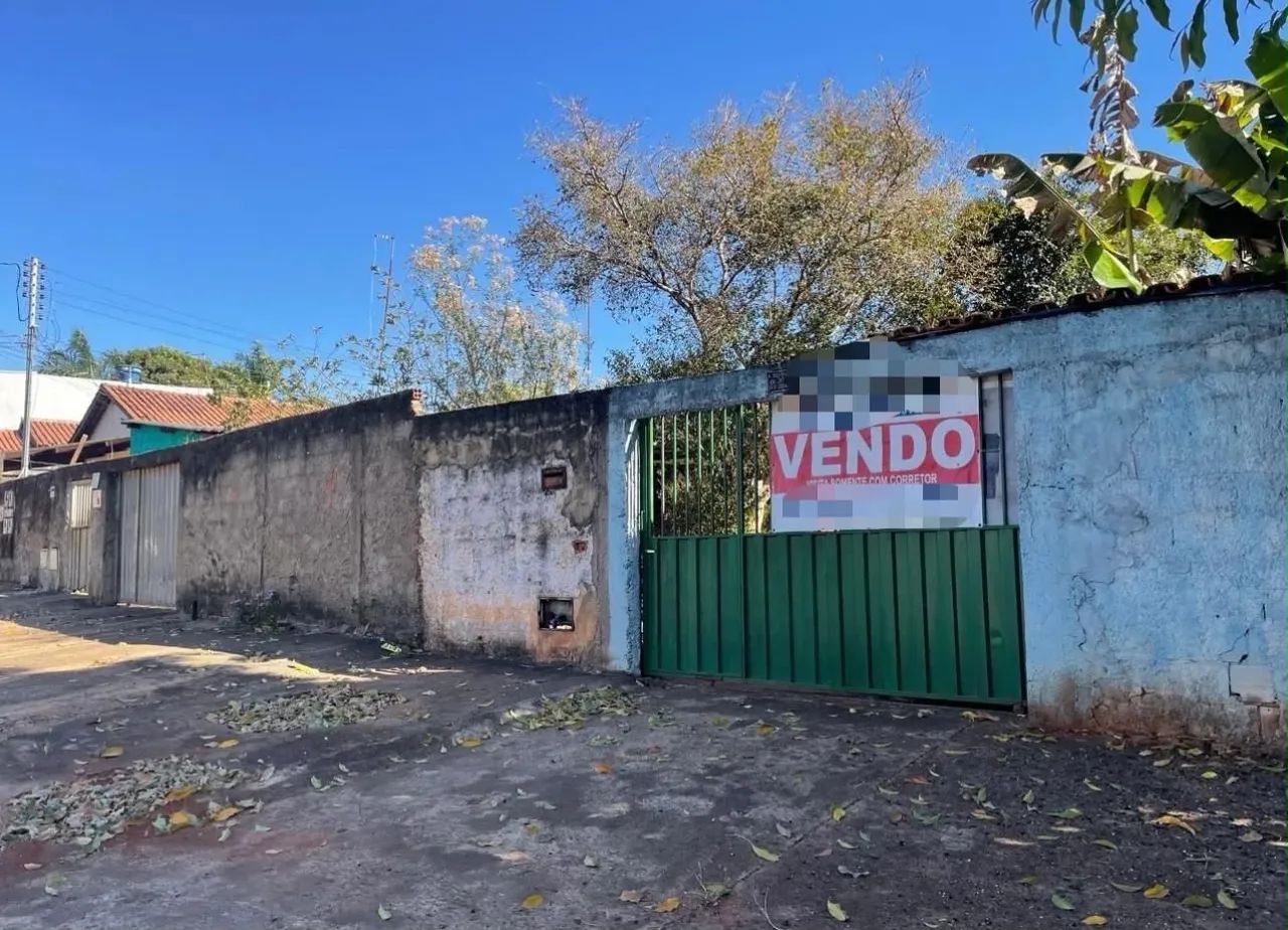 Casa simples com 3 quartos sala banheiro social área de serviço