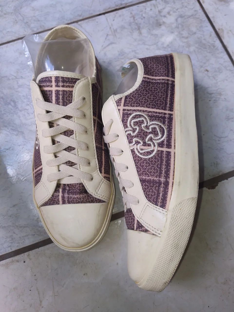 Tenis e sapatos