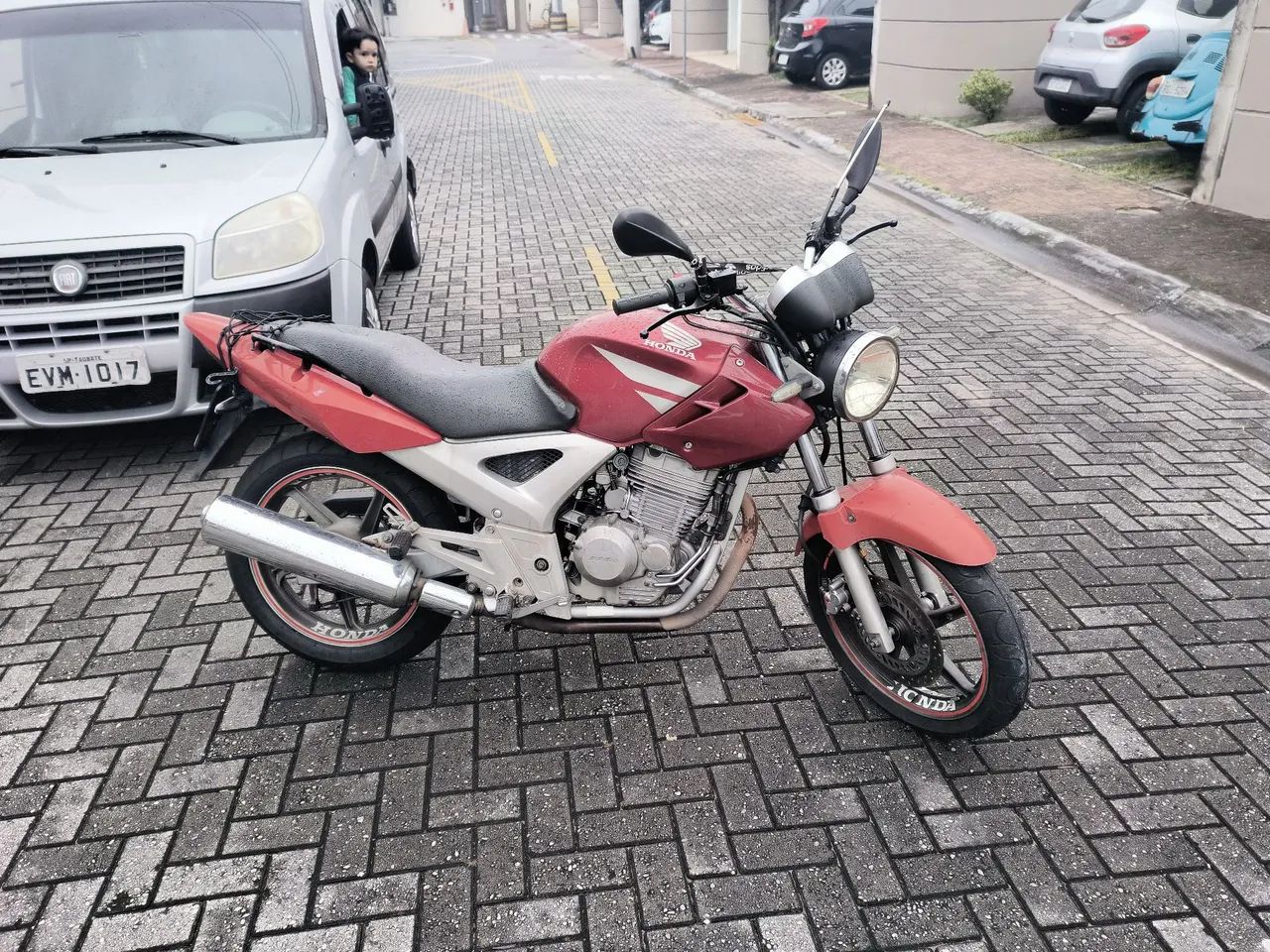 Moto em perfeito estado 