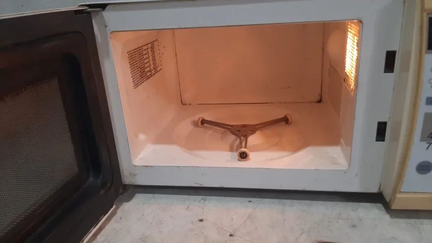 microondas dako 18 litros esta sem o prato funcionando normal - Foto 2