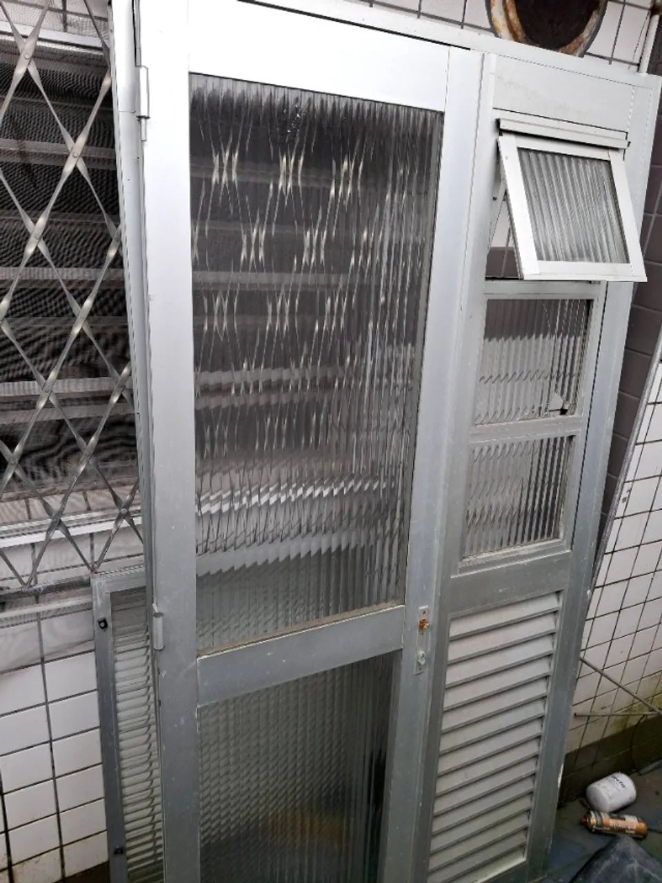 Porta de entrada de aluminio.