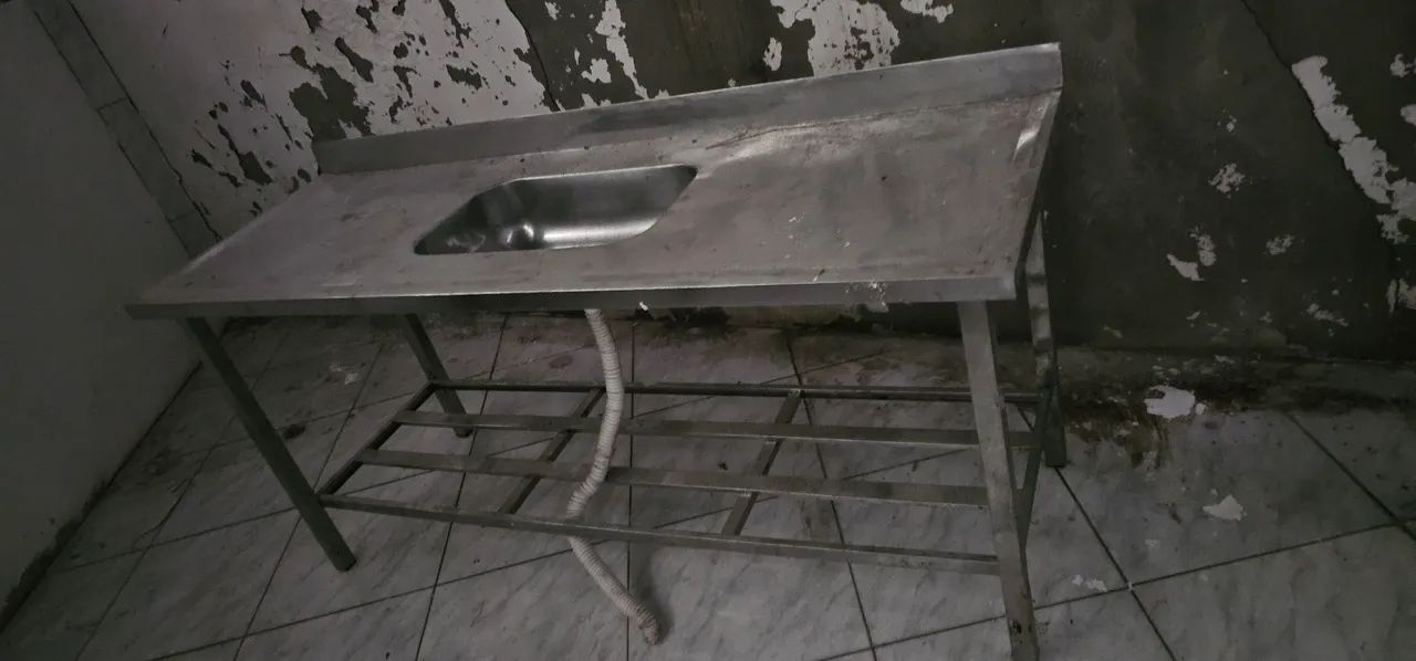 Mesa de inox com cuba
