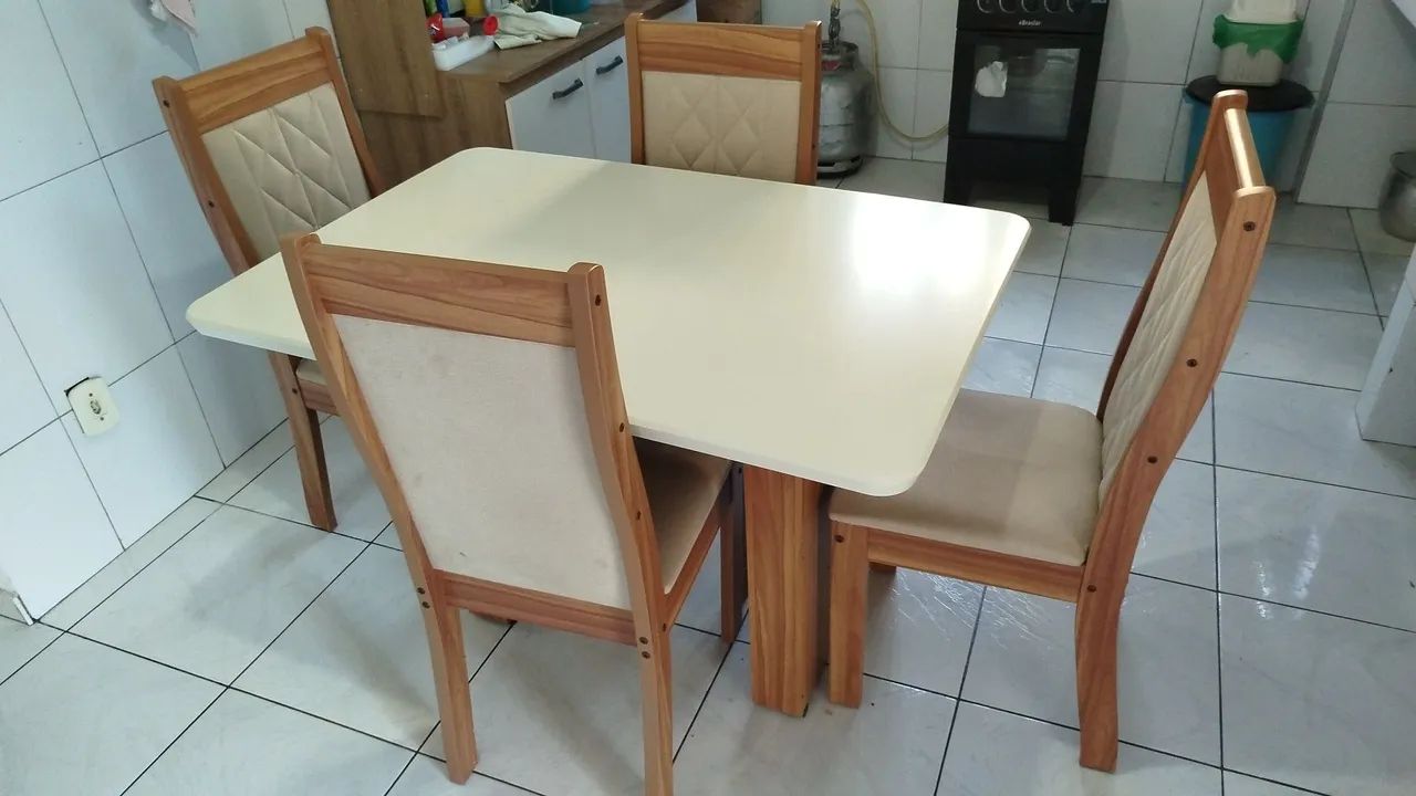 Vendo mesa 4 cadeiras - Foto 2