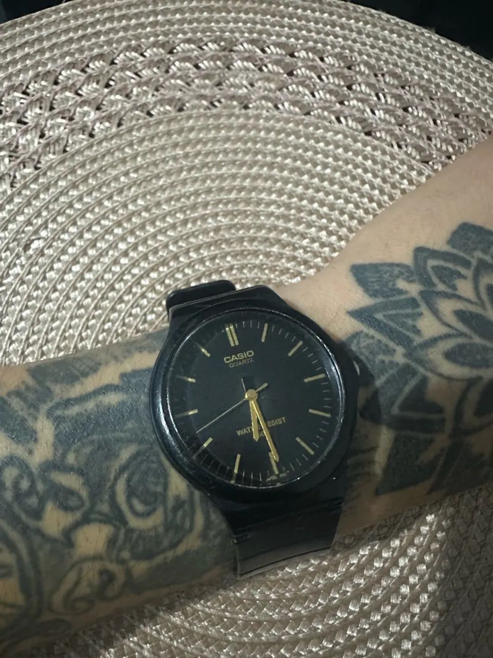Vendo ou troco relógio casio todo preto  - Foto 2