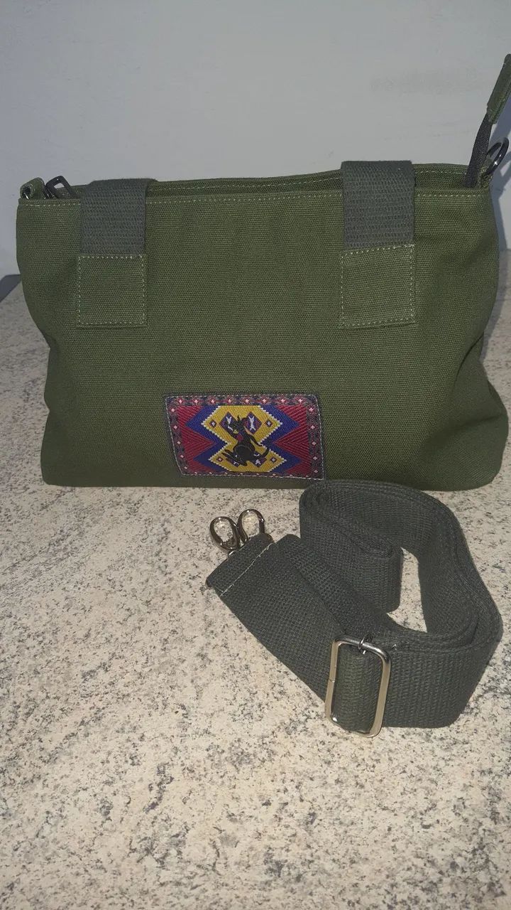Bolsa em lona verde militar
