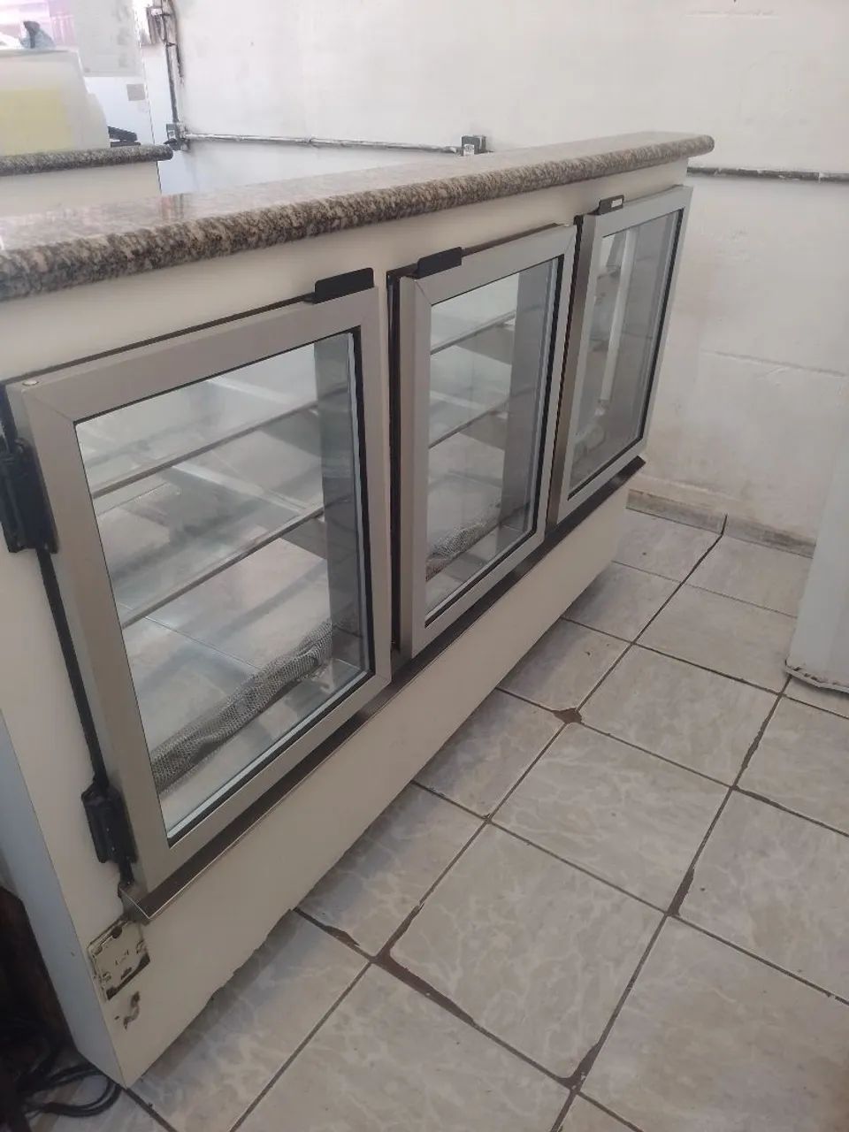 Vitrine refrigerada funcionando - Foto 3