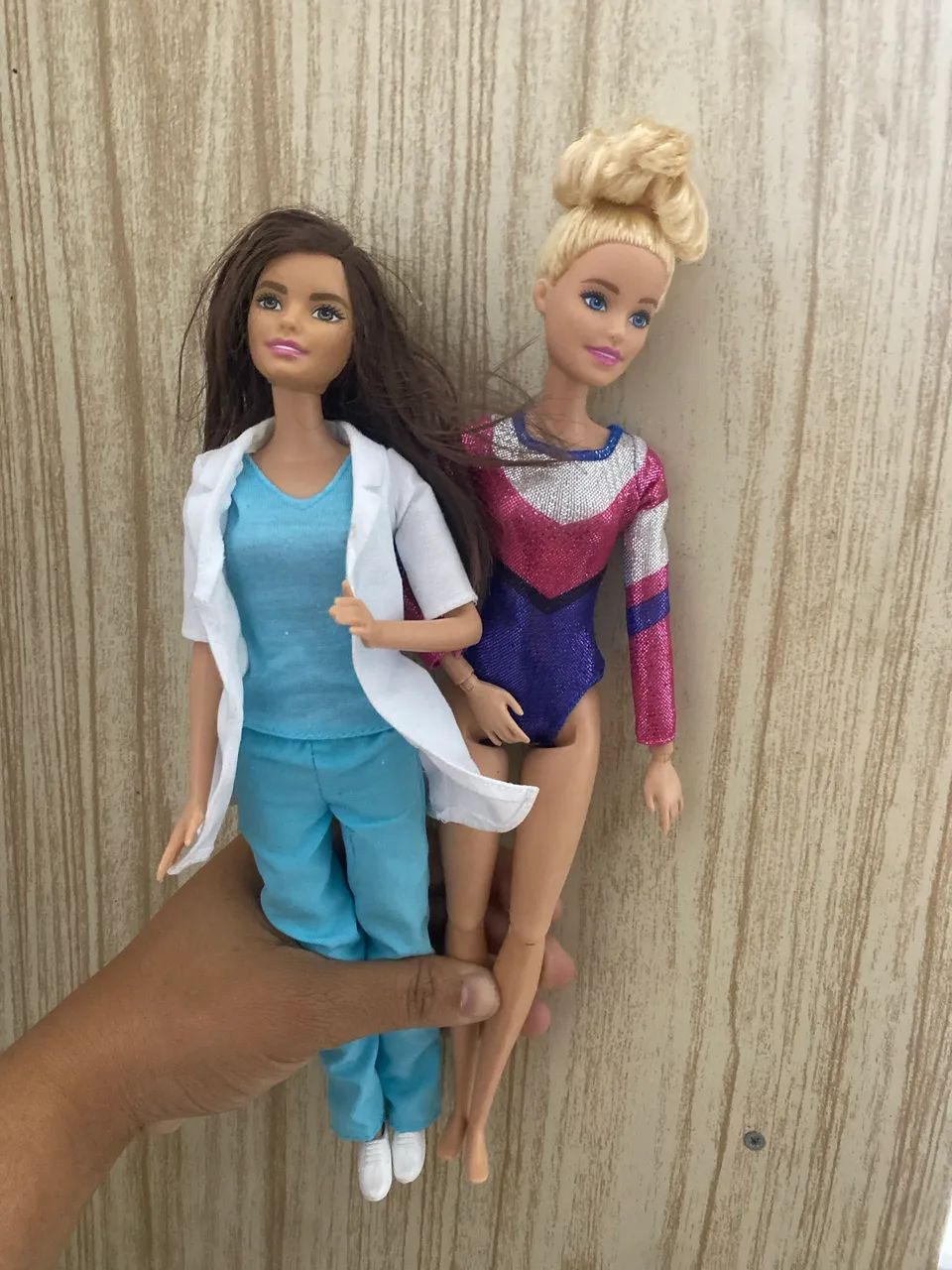 Boneca da Barbie ginástica e veterinária