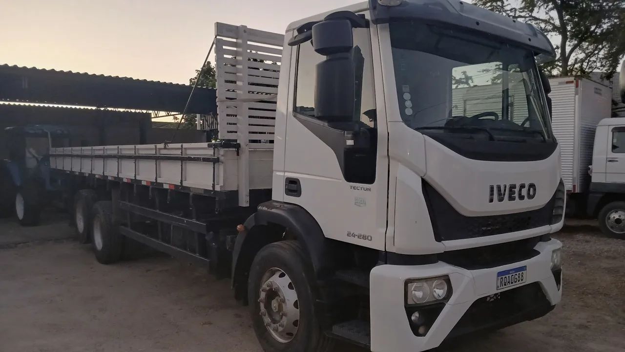 Caminhão Iveco 24.280 - Foto 2
