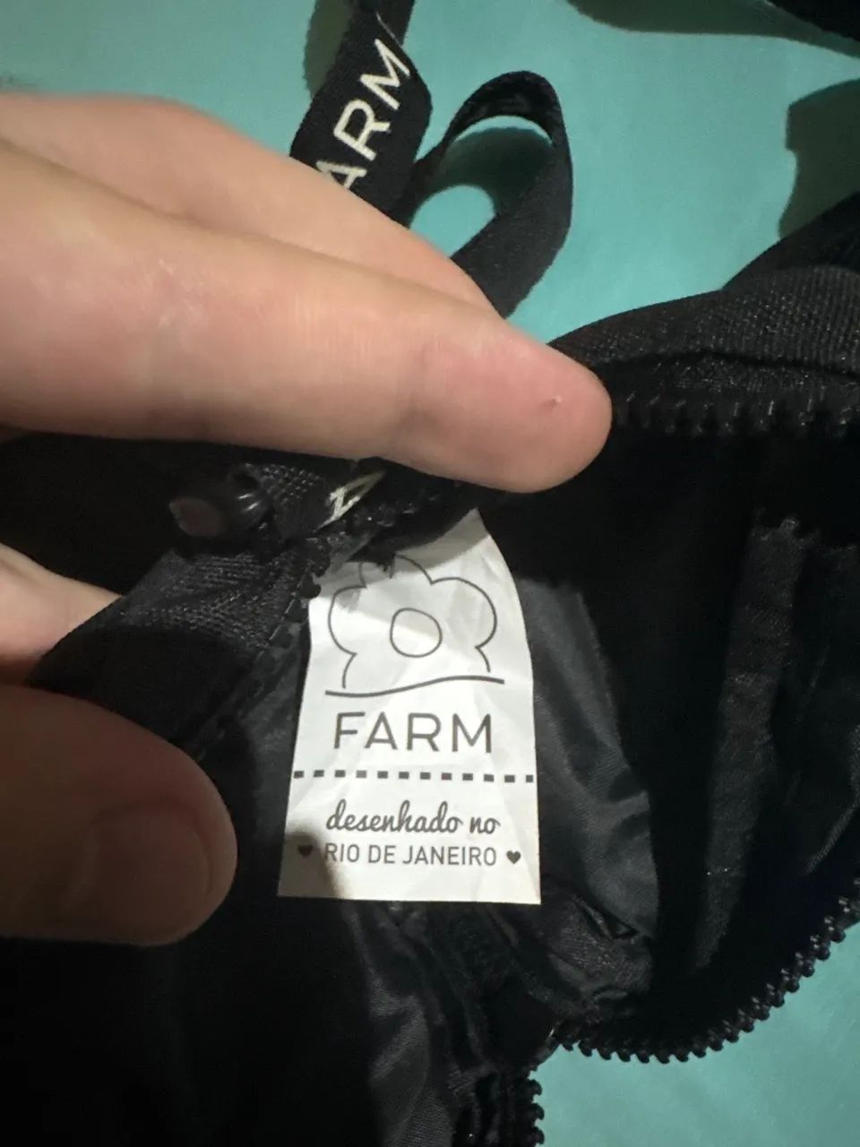 Bolsa crossbody da farm preta  - Foto 3