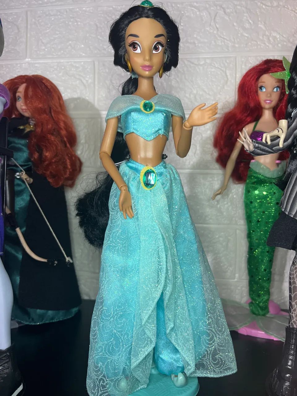 Boneca princesa jasmine Disney store 