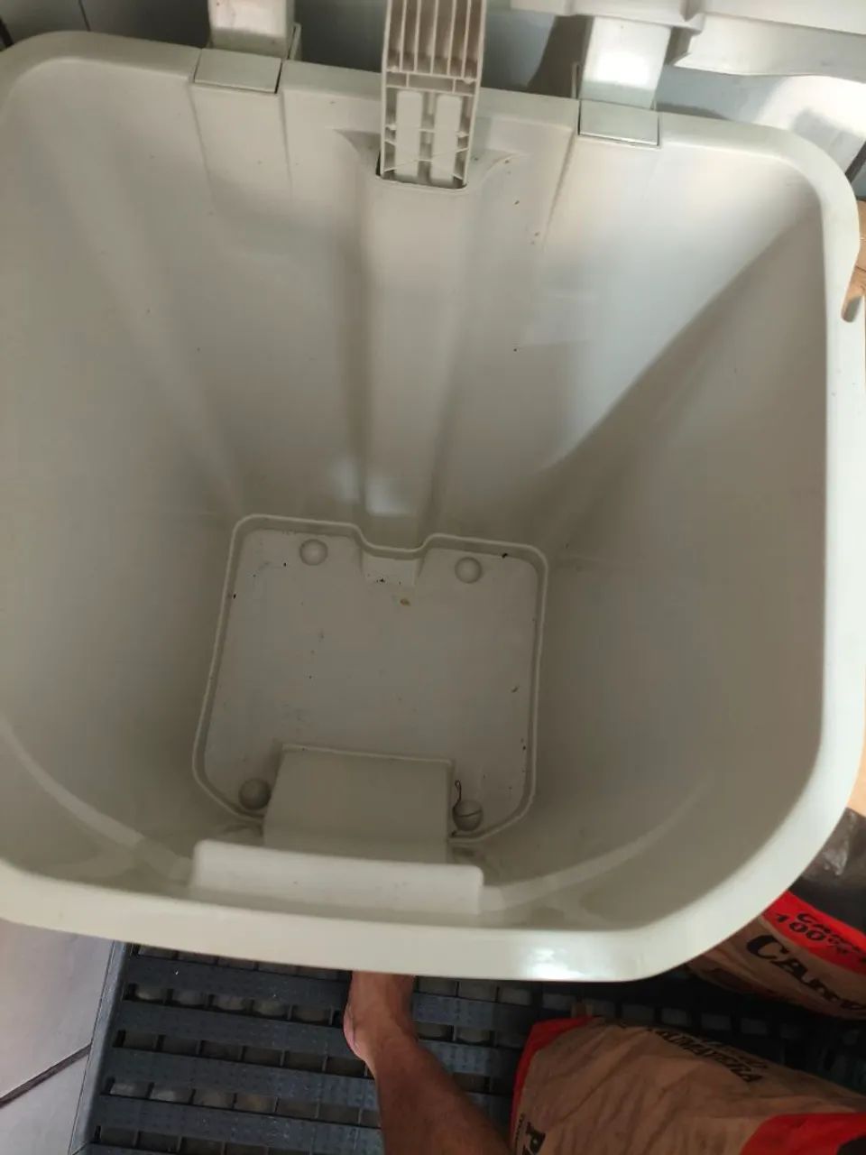 VENDO LIXEIRA 120L PARA SAIR RÁPIDO!! - Foto 5