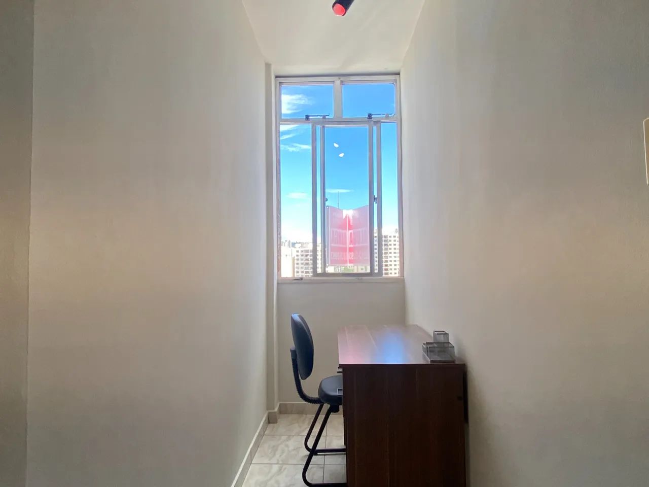 Quarto e sala com mobília no Centro para locação - Foto 3