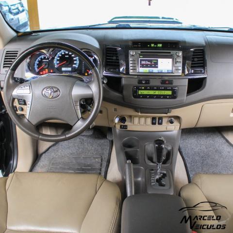 TOYOTA HILUX SW4 2012/2013 3.0 SRV 4X4 7 LUGARES 16V TURBO INTERCOOLER DIESEL 4P AUTOMÁTI - Foto 5