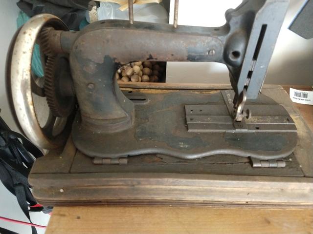 Máquina de costura antiga - Foto 2