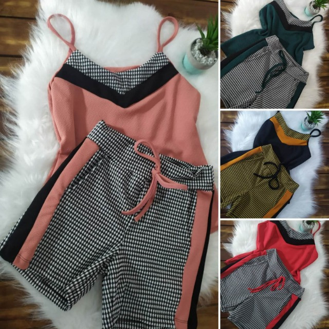 conjunto de roupas femininas