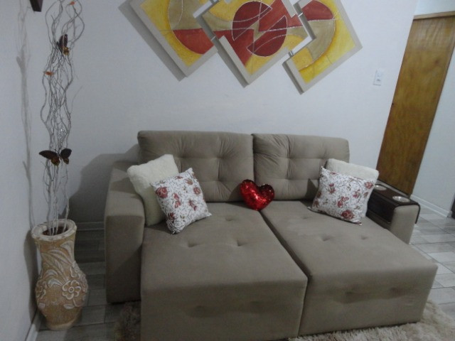 Sofá retrátil em suede creme 3 lugares seminovo!Viamão - Foto 3