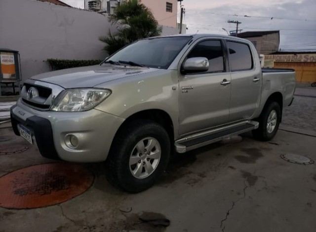 À VENDA: HILUX.