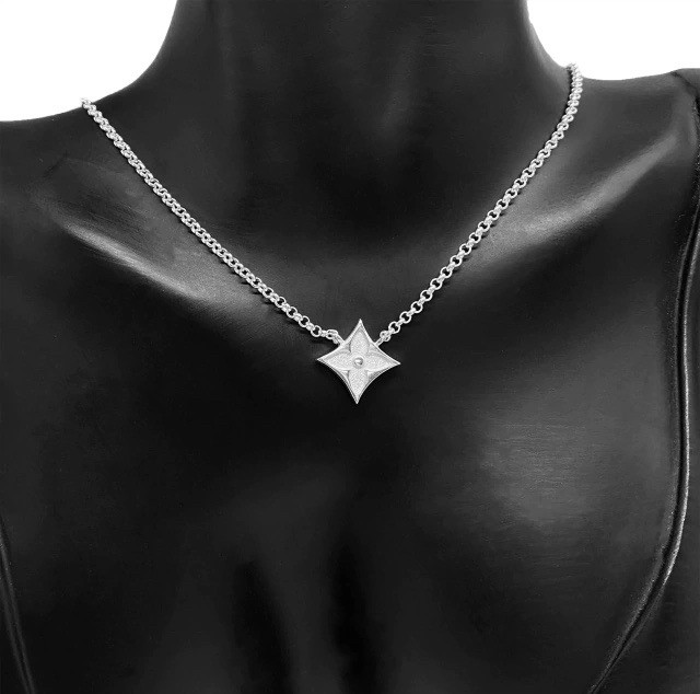 Colar Louis Vuitton | Cordão banhado/folhado a Prata 925