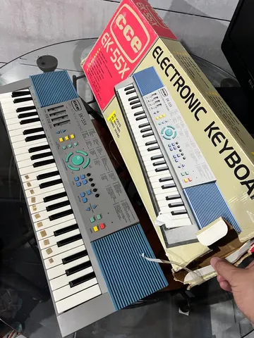 Teclado musical eletrônico