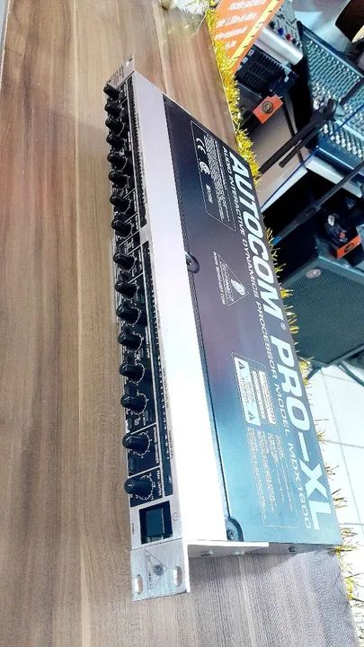 Processador de efeito compressor autocom Behringer Mdx 1600 