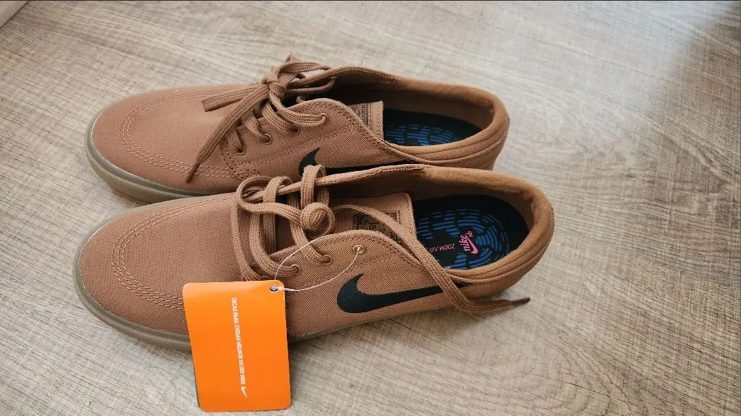 Nike Janoski
