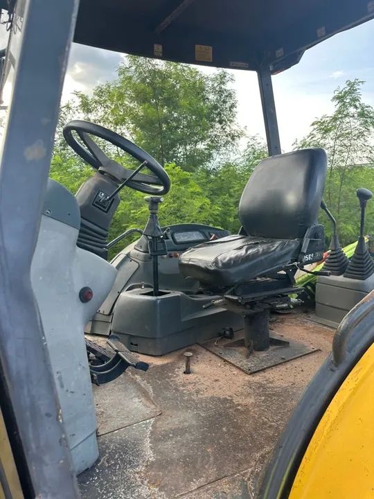 New Holland b90b ano 2009 4x4 - Foto 3