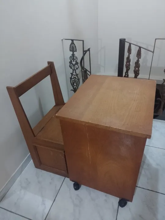 Mesa Escrivaninha com Cadeira Baú Madeira Maciça e Rustica Semi Novo