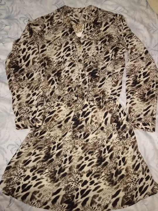 Vestido estampado curto manga longa seminovo