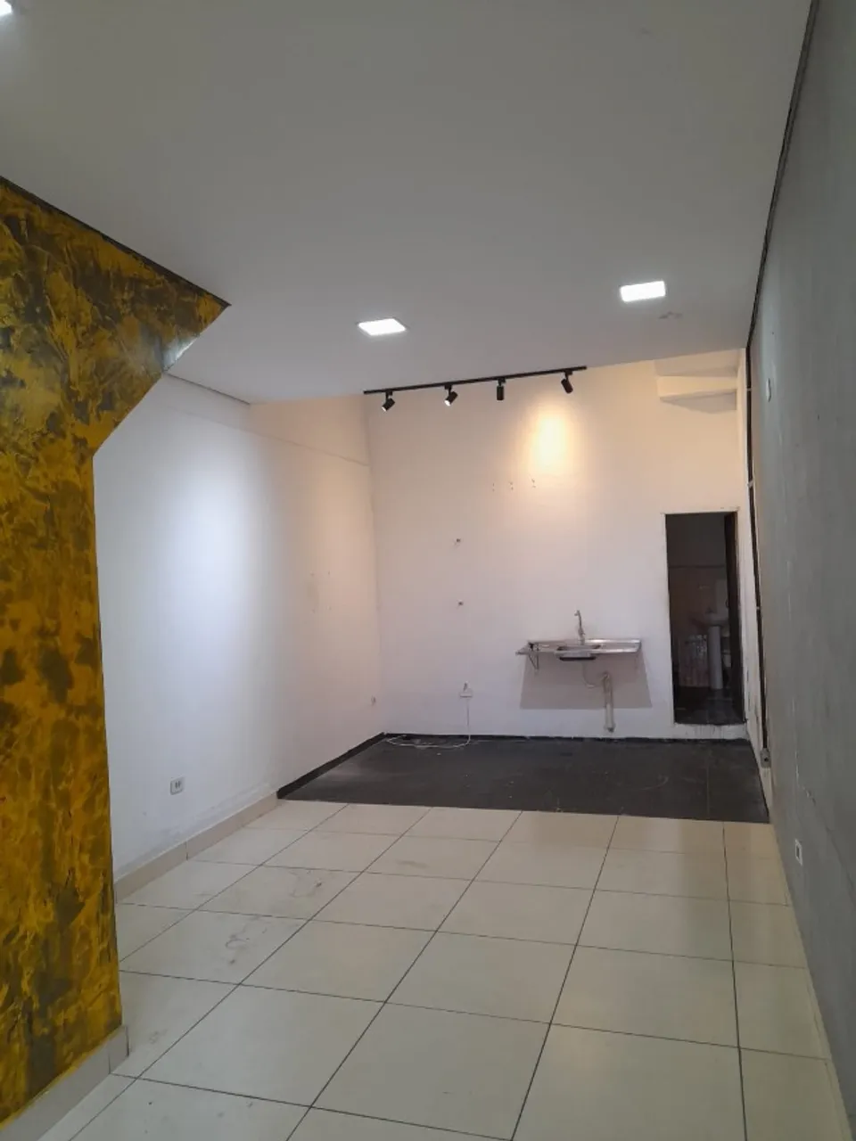 Salões Comerciais Disponíveis: 60m² e 35m² - Ótimos Preços!