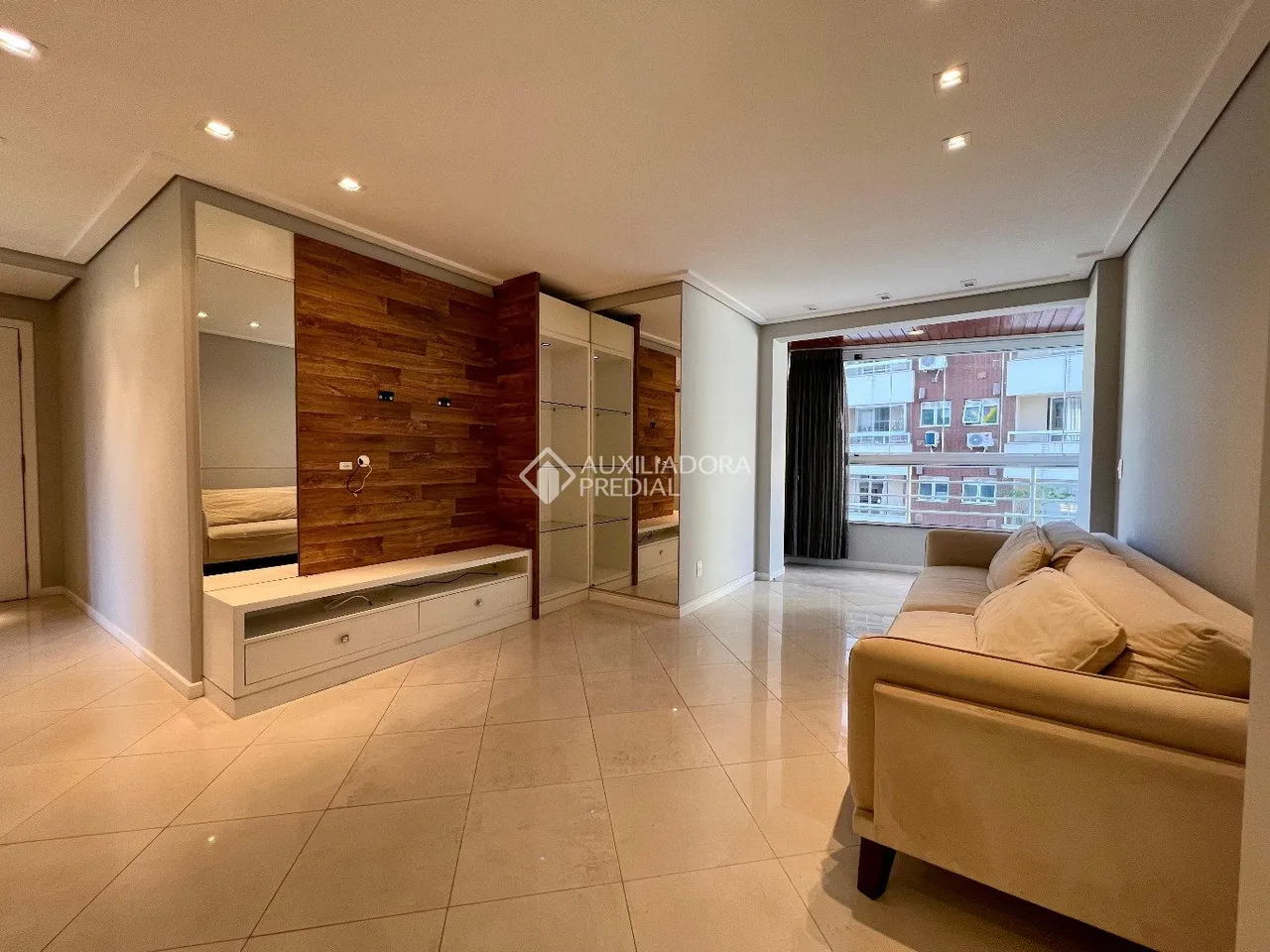 Amplo Apartamento com 4 Dormitórios na Agronômica - Florianópolis