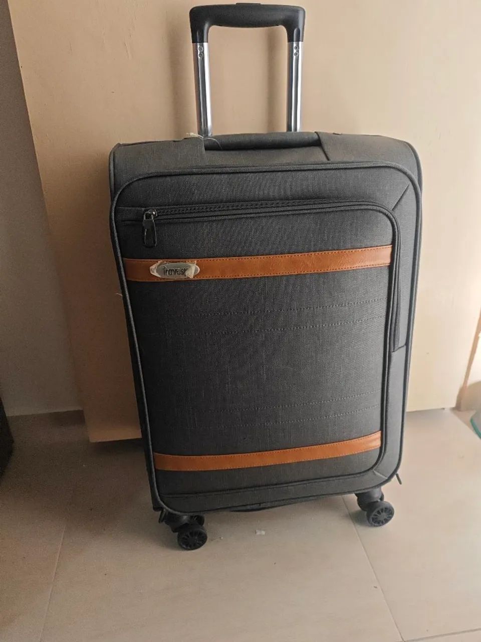 Mala de Viagem com Design Moderno e Resistente Tam M