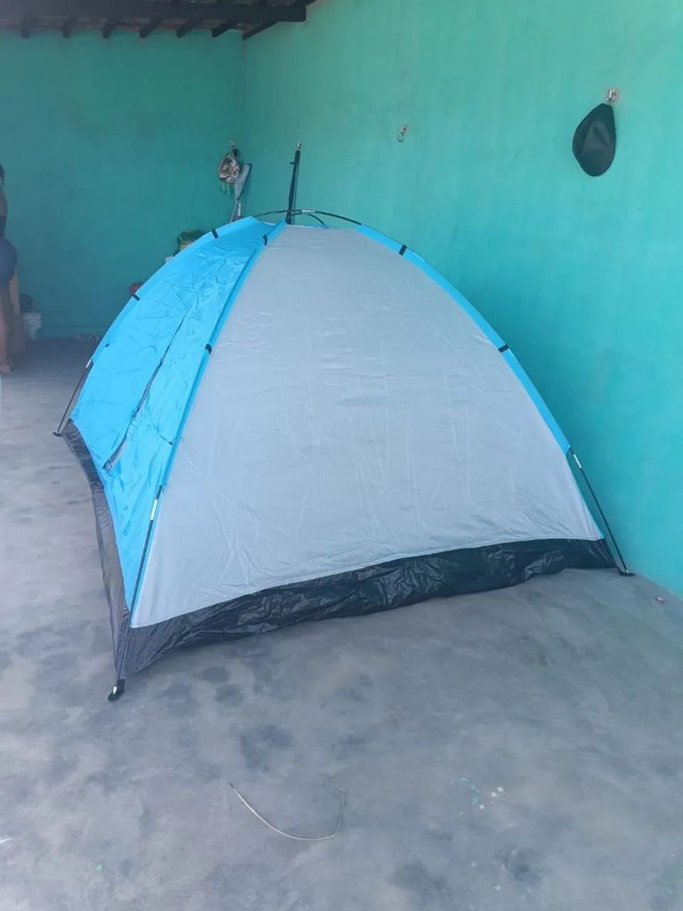 DIRECT FROM FACTORY: 6-Person Camping Tent – 2.40 m × 2.10 m