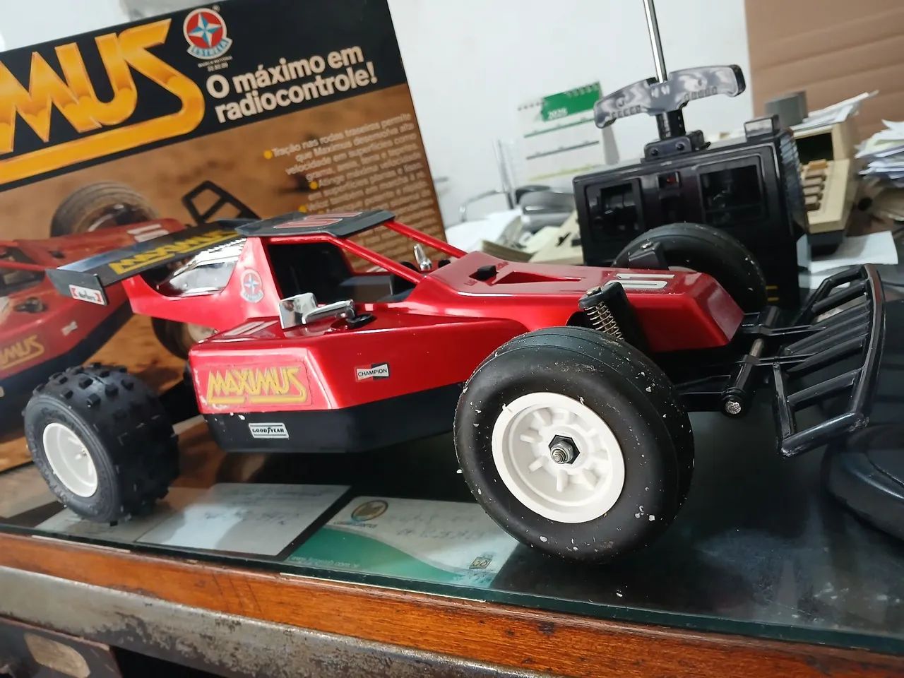 Carrinho de controle remoto Maximus Estrela