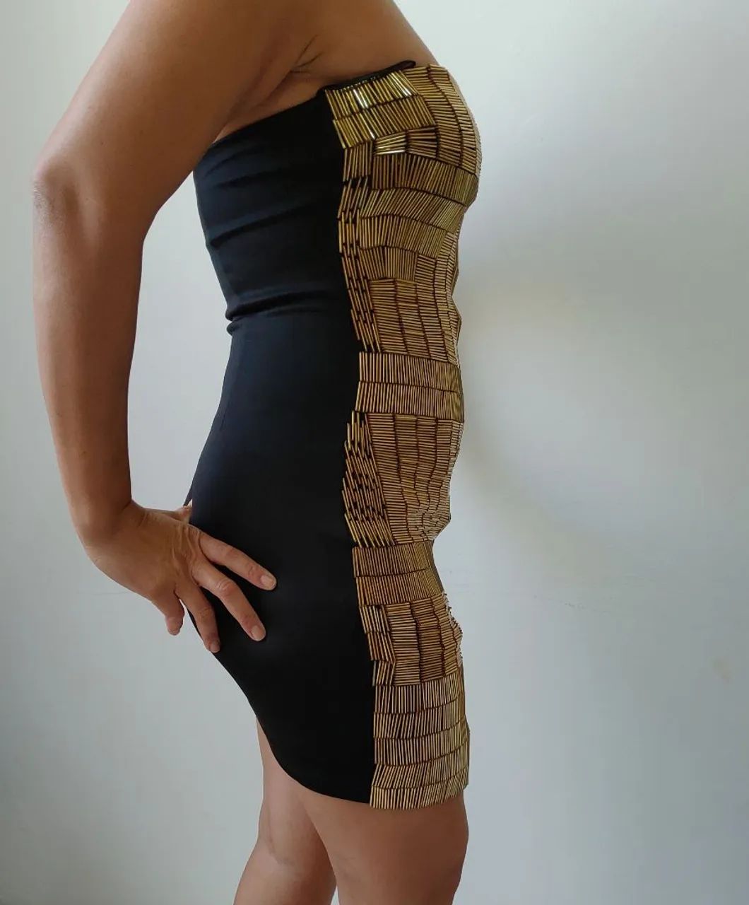Vestido Dourado com Detalhes - Foto 5
