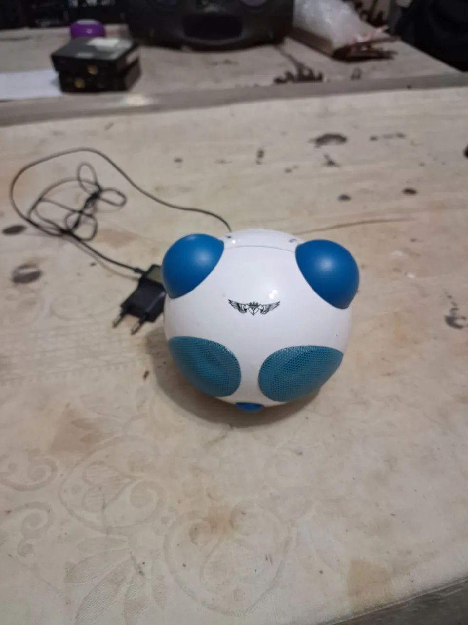 Caixa Bluetooth. Esta com a bateria fraca 