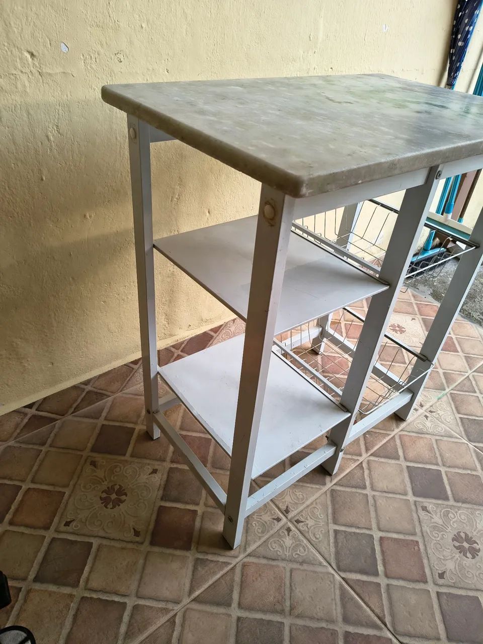 Fruteira de chão tampo de mármore. - Foto 2