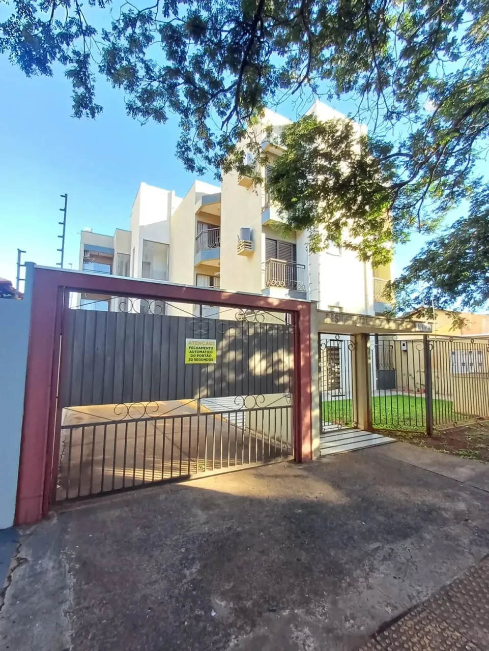 Apartamento para locação em Dourados-MS.
