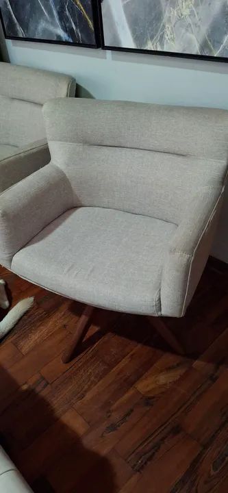 2 Poltronas de Linho Giratória c/Pés de Madeira - Foto 5