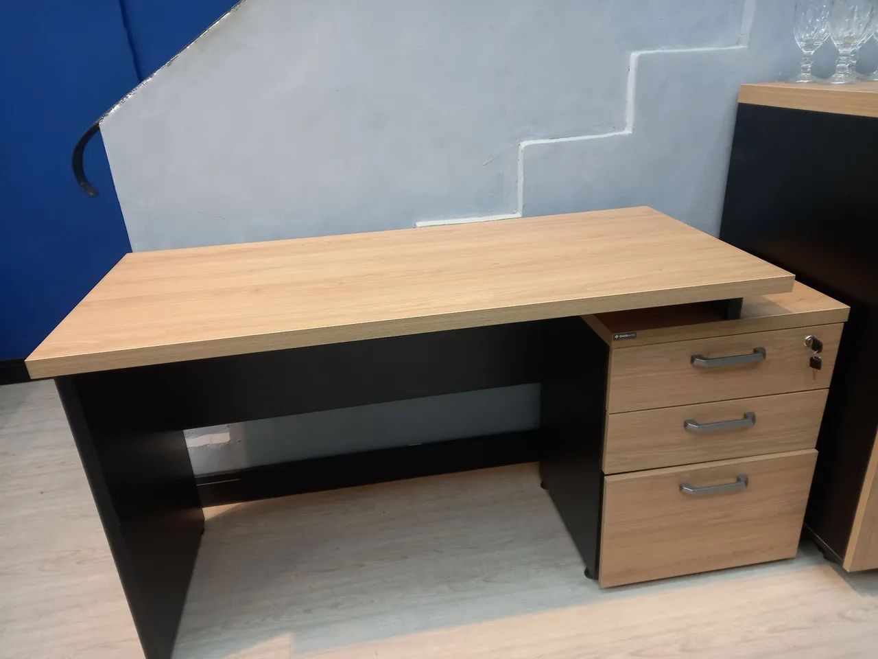 Mesa retangular Dinâmica e extensível 02 gavetas e 01 pasta cor : macadamia  - Foto 2
