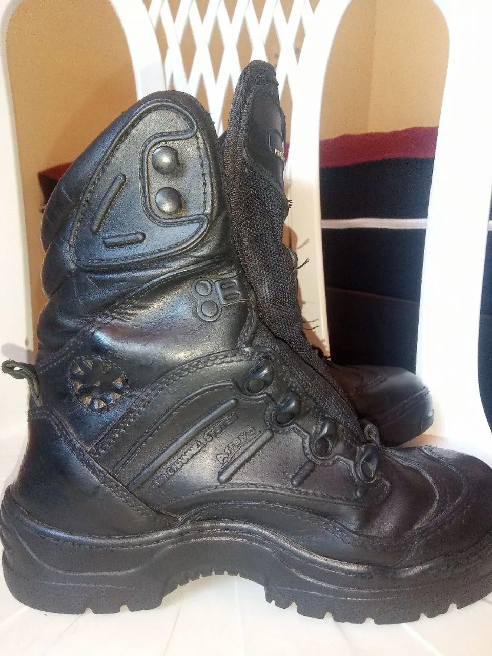 Botas Táticas em Couro - Conforto e Durabilidade