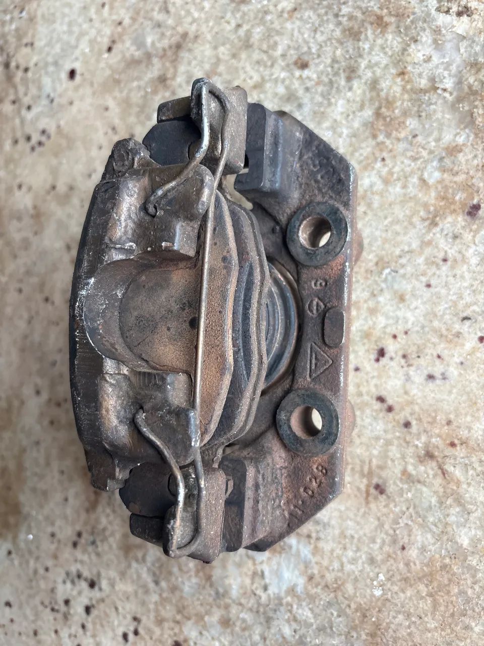 Pinça de freio chevette lado direito  - Foto 2