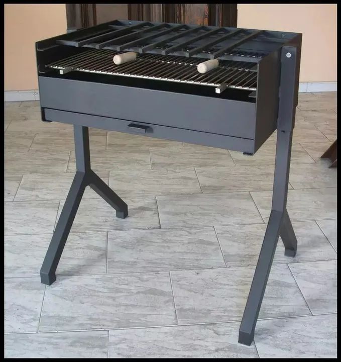 Churrasqueira de ferro com estrutura móvel - Foto 2