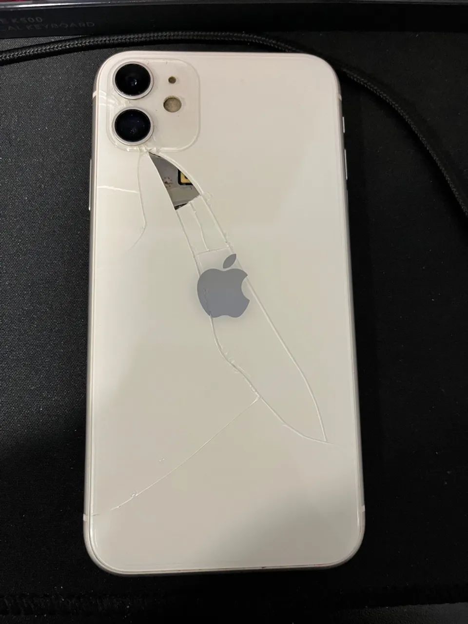 iPhone 11 64GB Branco - FaceID não funciona e traseira trincada - Foto 5