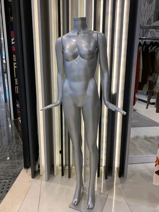 Manequim Feminino em Carbono 