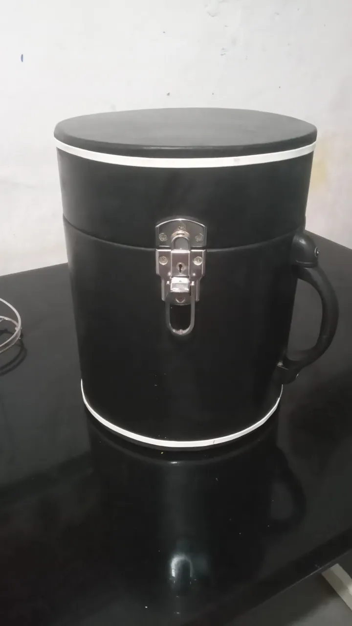 VENDO UMA CUICA COM CAPA