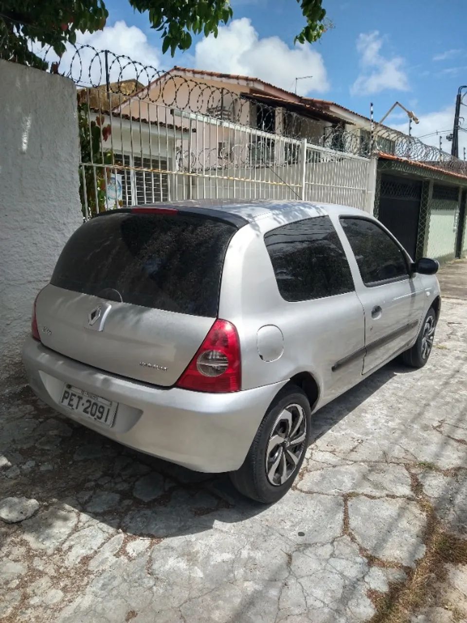 Clio 1.0 16V 2011  R$ 16.990,00  - Foto 2