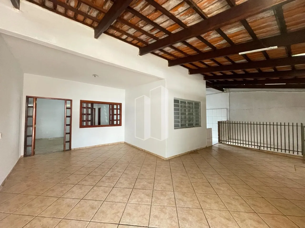 Sobrado com Amplo Escritório no Setor Pedro Ludovico