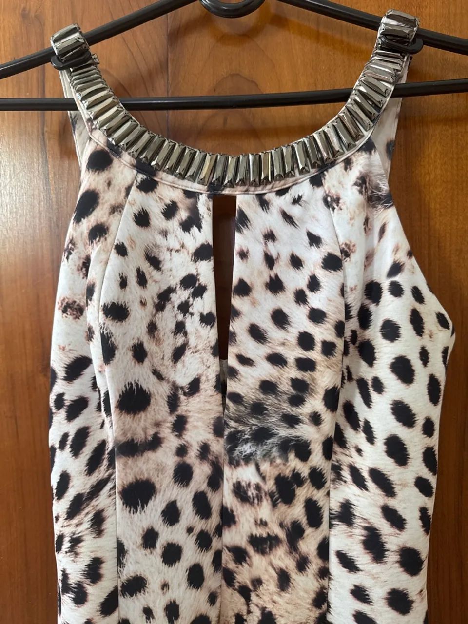 Vestido Leopardo com Detalhes em Metal CAOS - Foto 2
