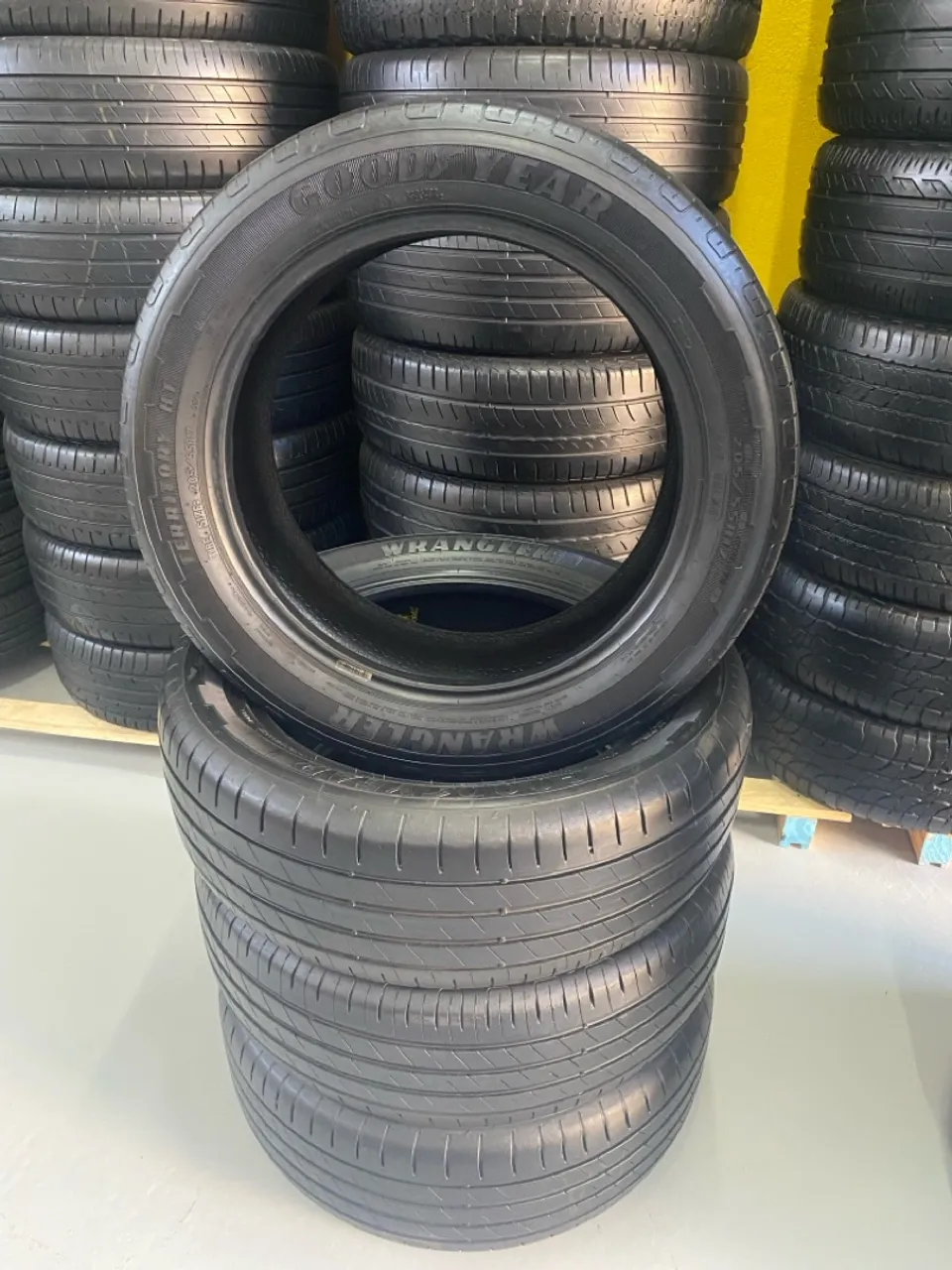 04 PNEUS 205/55/17 GOODYEAR WANGLER SEMINOVOS